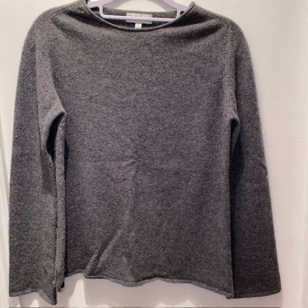 Neiman Marcus Women's Size S Grey Cashmere Long Sleeve Sweater